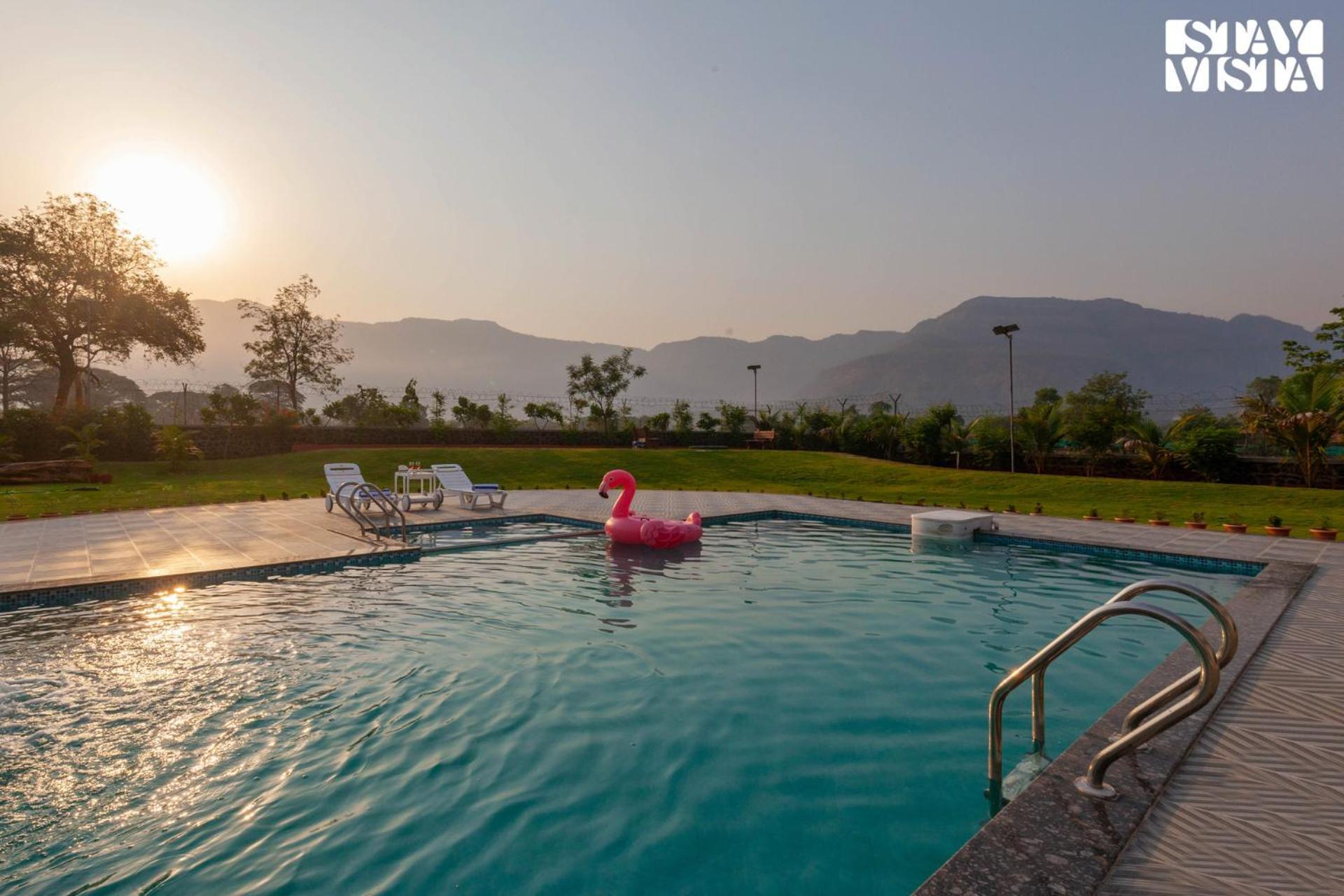 Stayvista'S Hillside Meadows - Mountainside Retreat With Farm View, Pool & Deck, Lawn & Gazebo Chinchavli Екстериор снимка