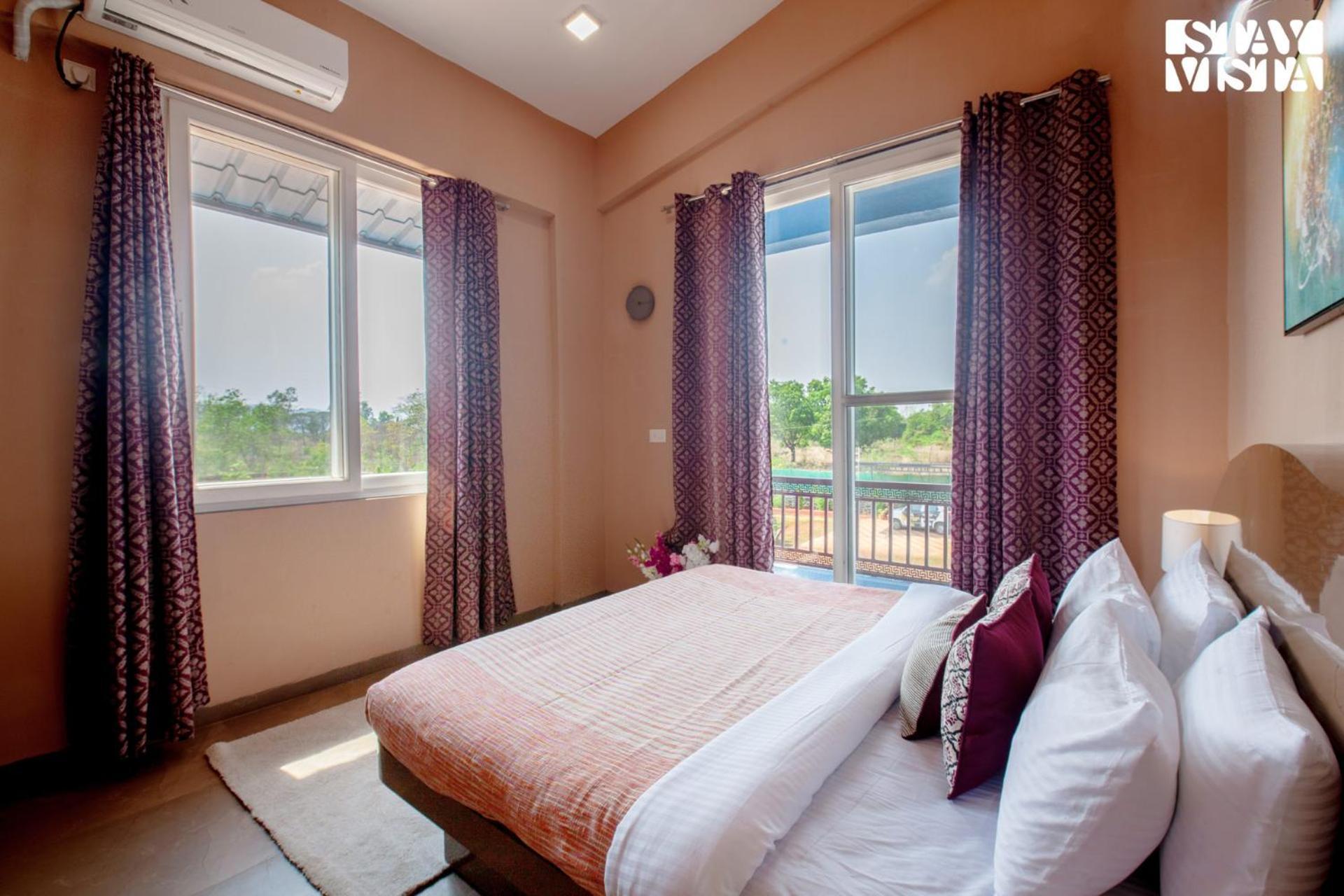 Stayvista'S Hillside Meadows - Mountainside Retreat With Farm View, Pool & Deck, Lawn & Gazebo Chinchavli Екстериор снимка